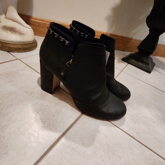 CHANEL Nubuck shimmer booties 41.5 / 9.5 U.S. - Picture 4 of 6